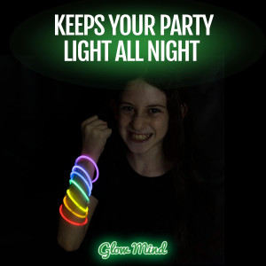 100 Ultra Bright Glow Sticks Bulk Party Pack - Glo...
